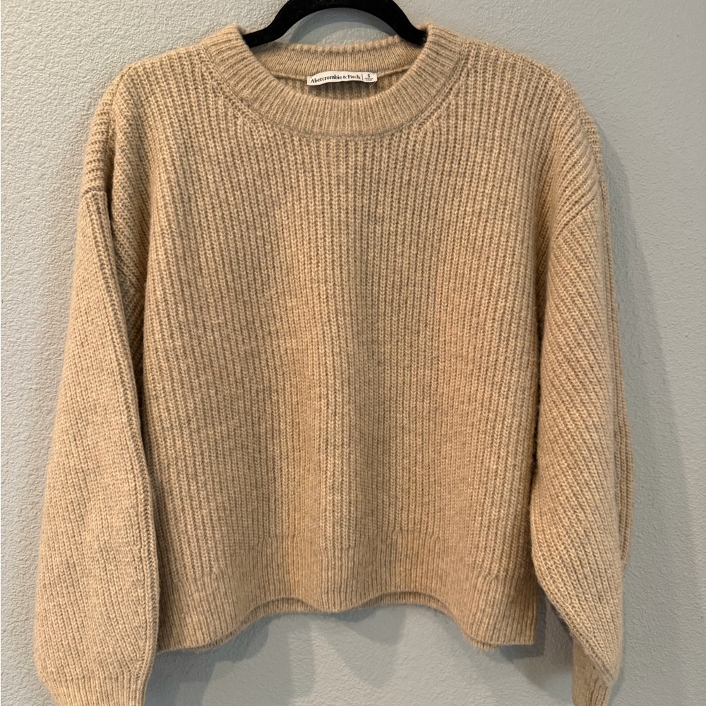 Abercrombie & Fitch Beige Ribbed Crewneck Sweater